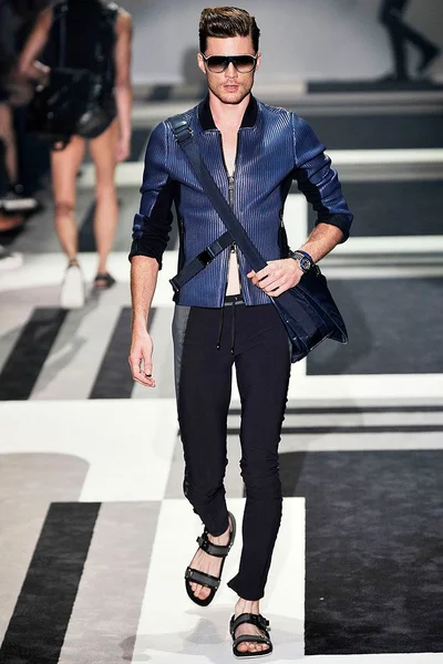 Look 25